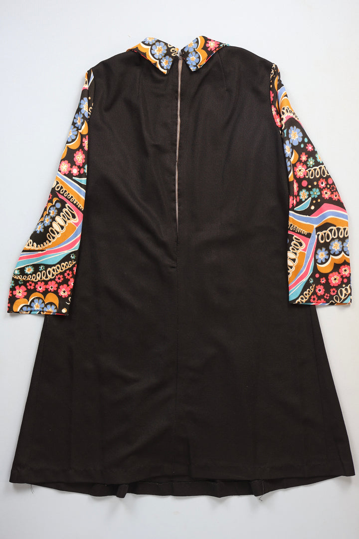 738. 1960's Dress with Contast Collar and Sleeves