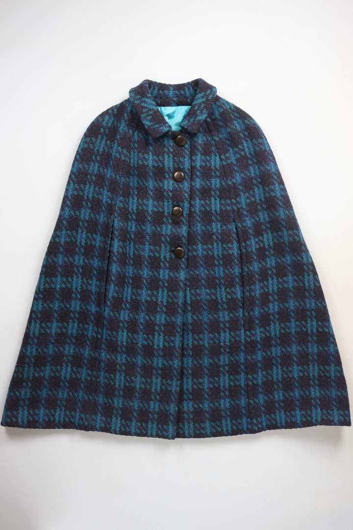 769. Homemade Wool Chequered Cape